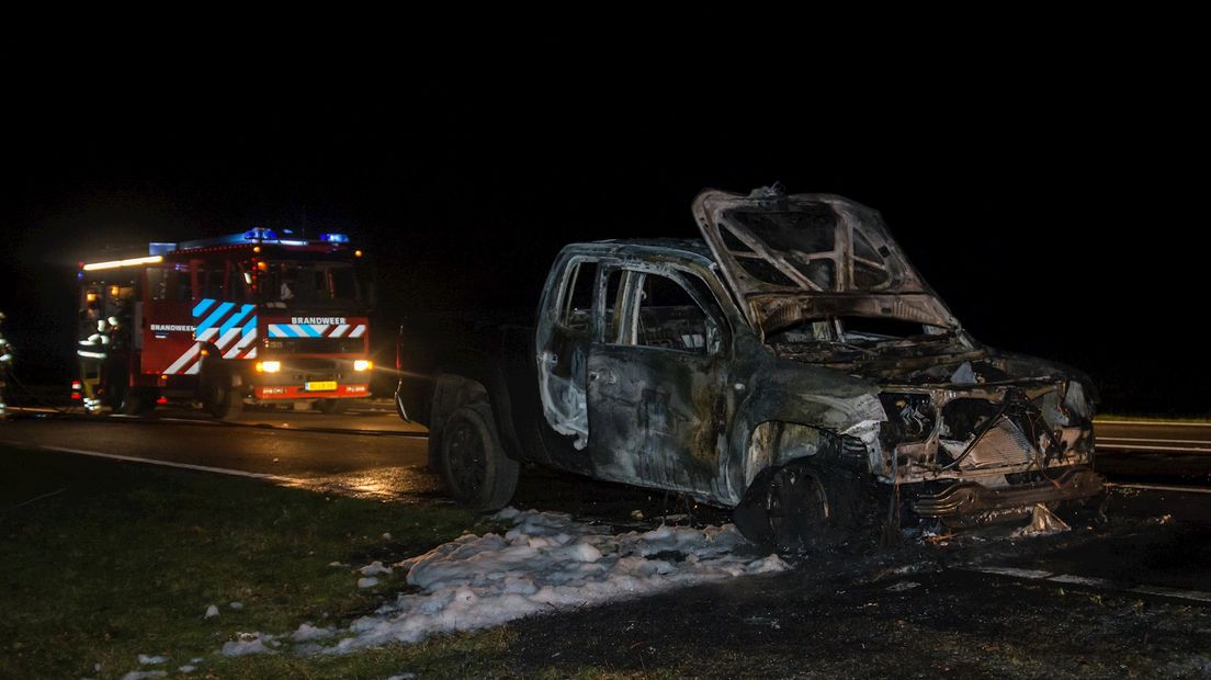Auto uitgebrand tussen Wesepe en Broekland
