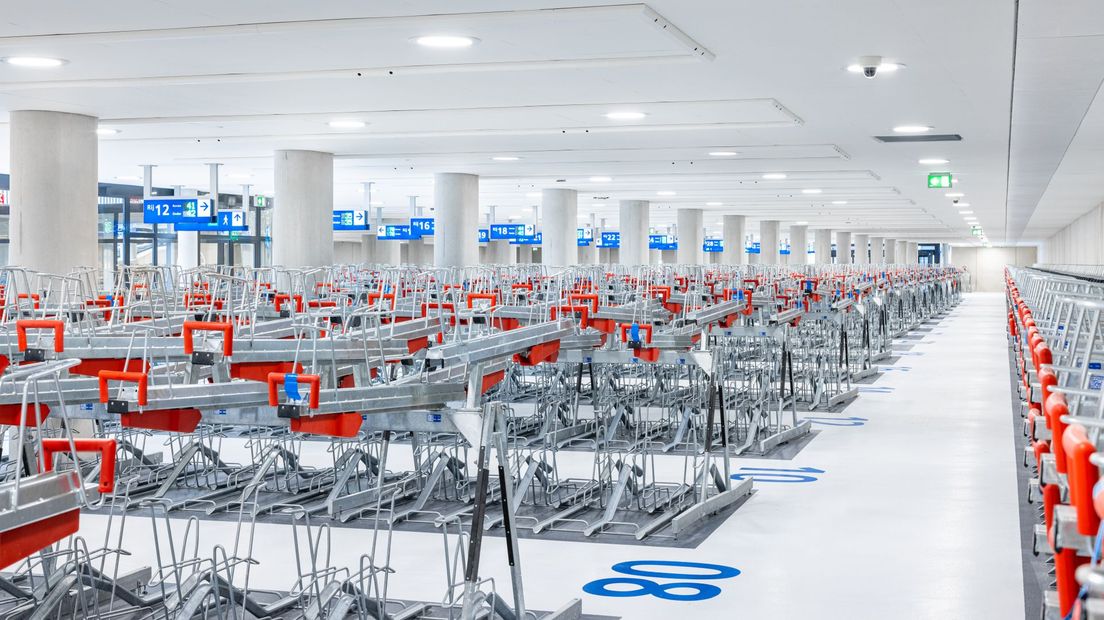 De gloednieuwe fietsenstalling bij het NS Station in Zwolle