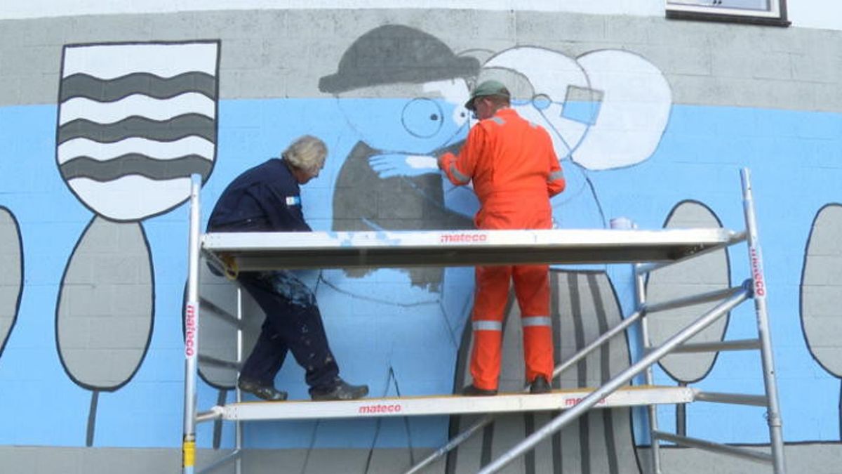 Leuntje en Merien vereeuwigd als mural in Wolphaartsdijk
