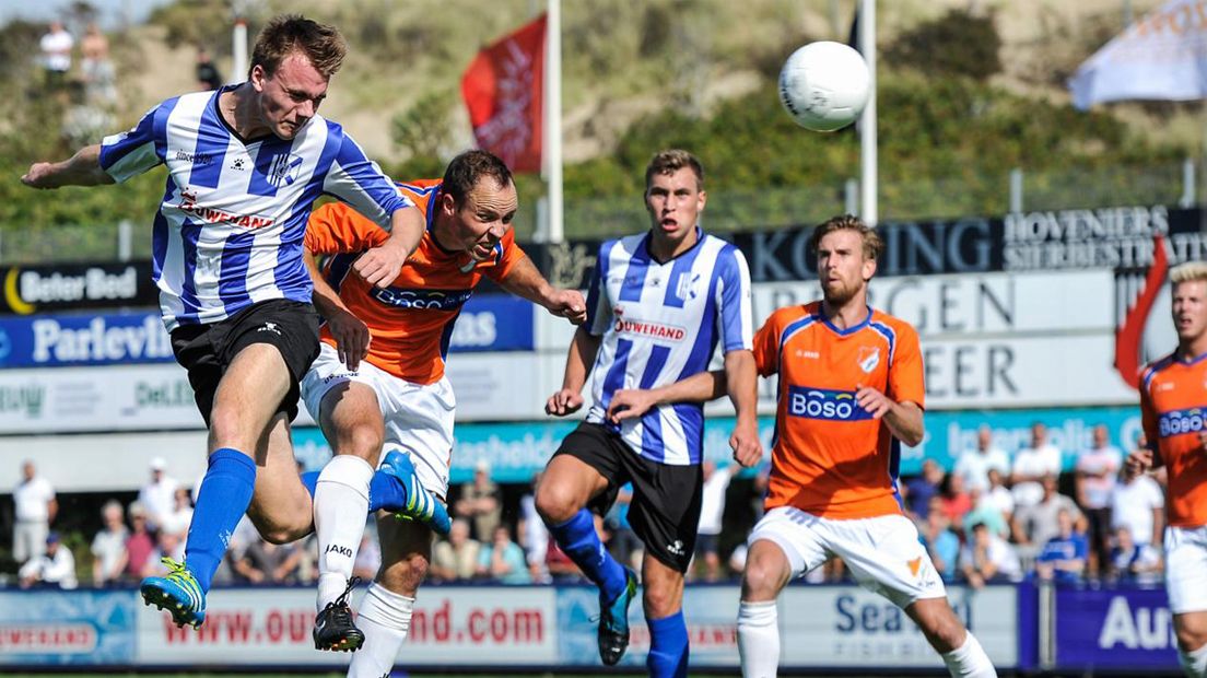 Max van Steen kopt de winnende goal binnen 
