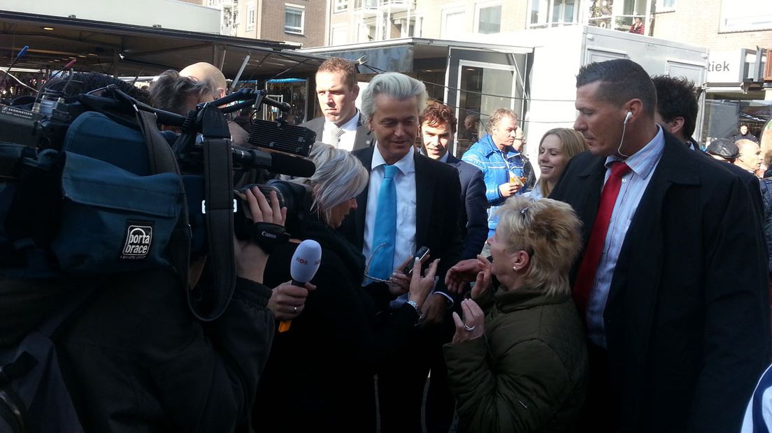 Geert-Wilders-campagne-camera's-gesprek met kiezers-den haag