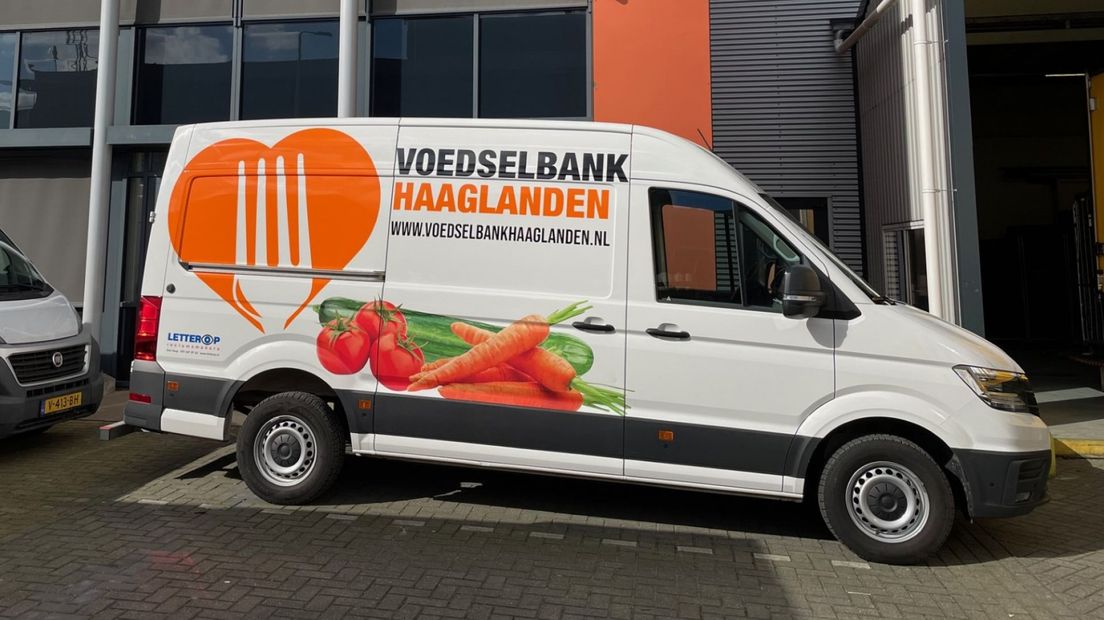 Een van de busjes van de Voedselbank