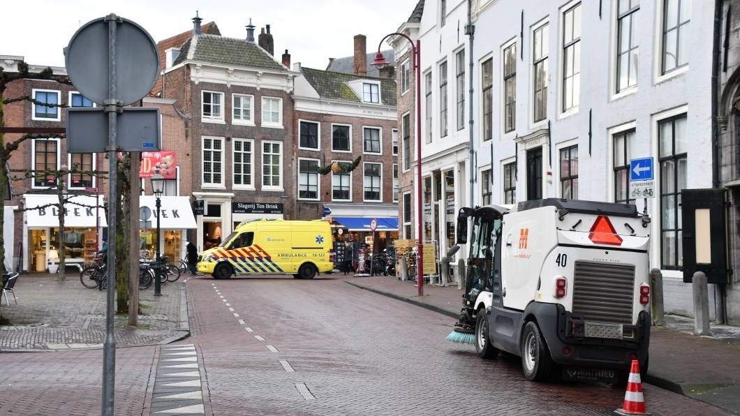 Veroorzaker Gladheid Damplein Meldt Zich, Politie Zoekt Slachtoffer ...