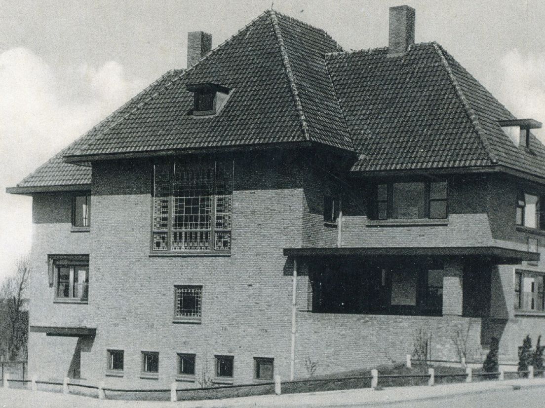 Het voormalig raadhuis aan de Ringdijk in Schiebroek (1928)