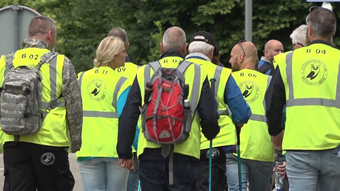 Het Veteranen Search Team zoekt rond Bussloo naar de vermiste man.