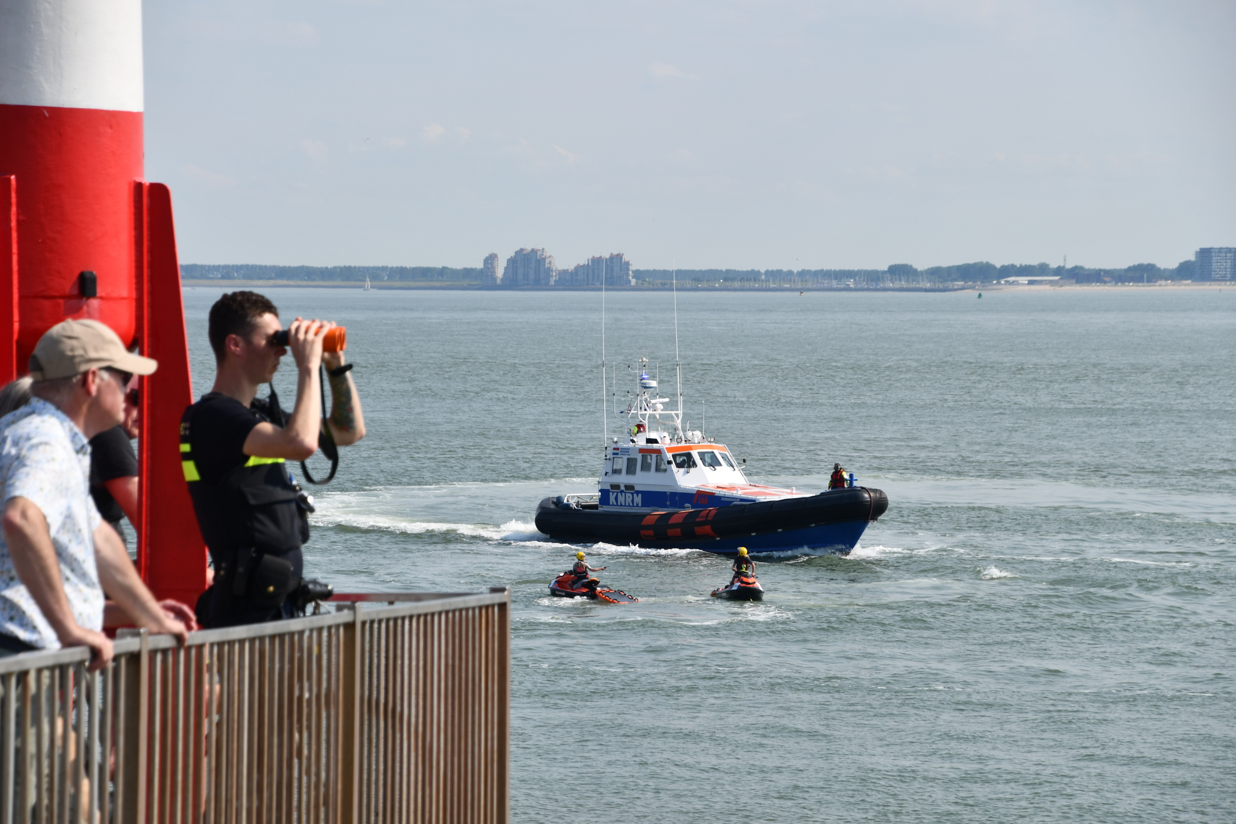 Grote Zoekactie Naar Vermiste Zwemmer In Vlissingen Beëindigd - Omroep ...