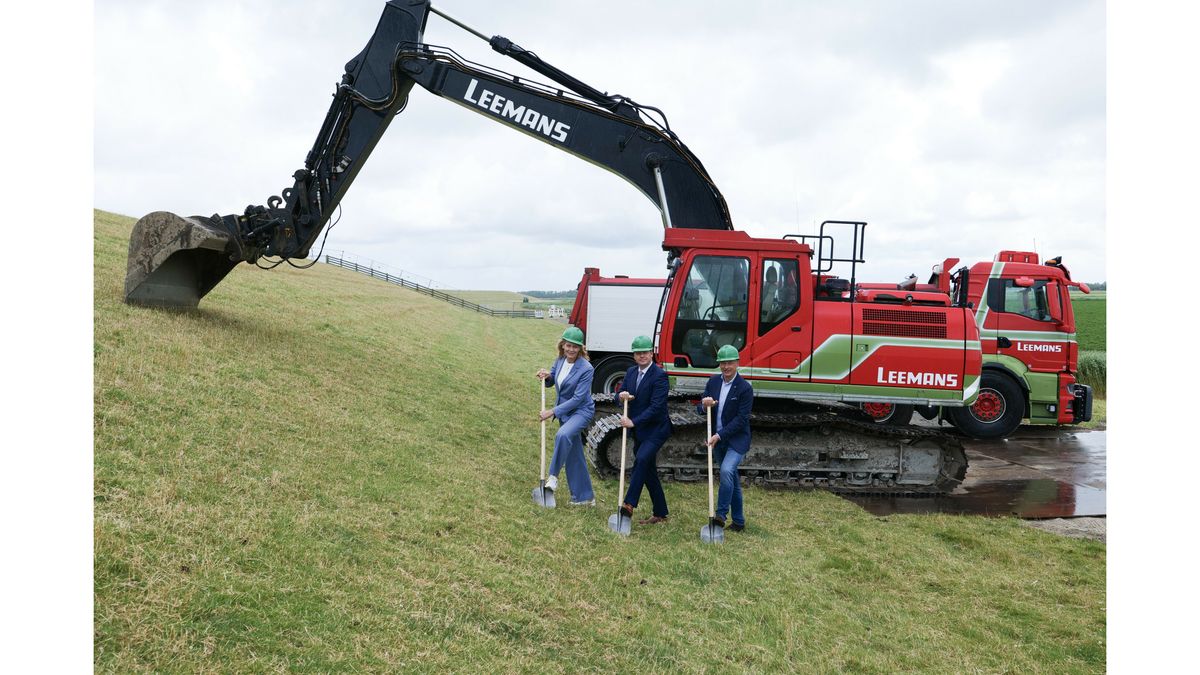 Luchtmacht graaft gat van 100 meter in Friese zeedijk voor berging oud vliegtuig
