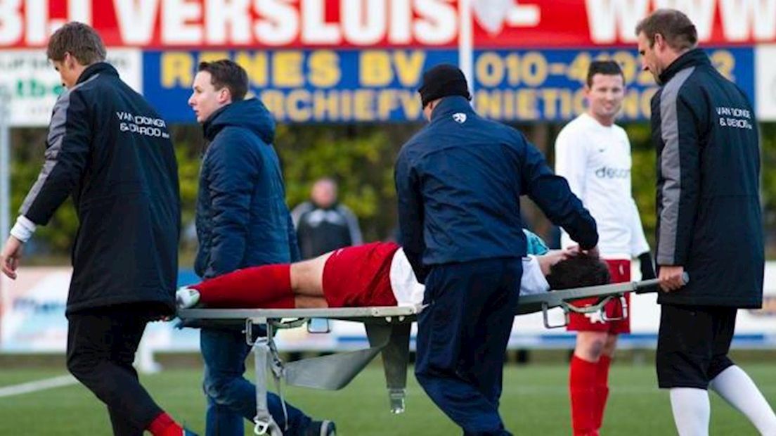Van Gastel moest per brancard van het veld