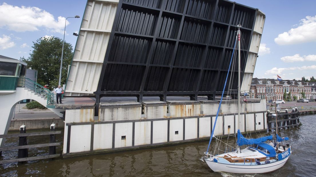 Een open brug in Stad