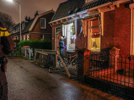 Huizen in Poortugaal beschadigd door vuurwerkbom | Vrouw overvallen bij haar huis in Rotterdam