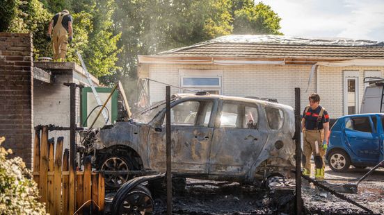 Boormachine vliegt in brand: klusser gewond, auto in vlammen op