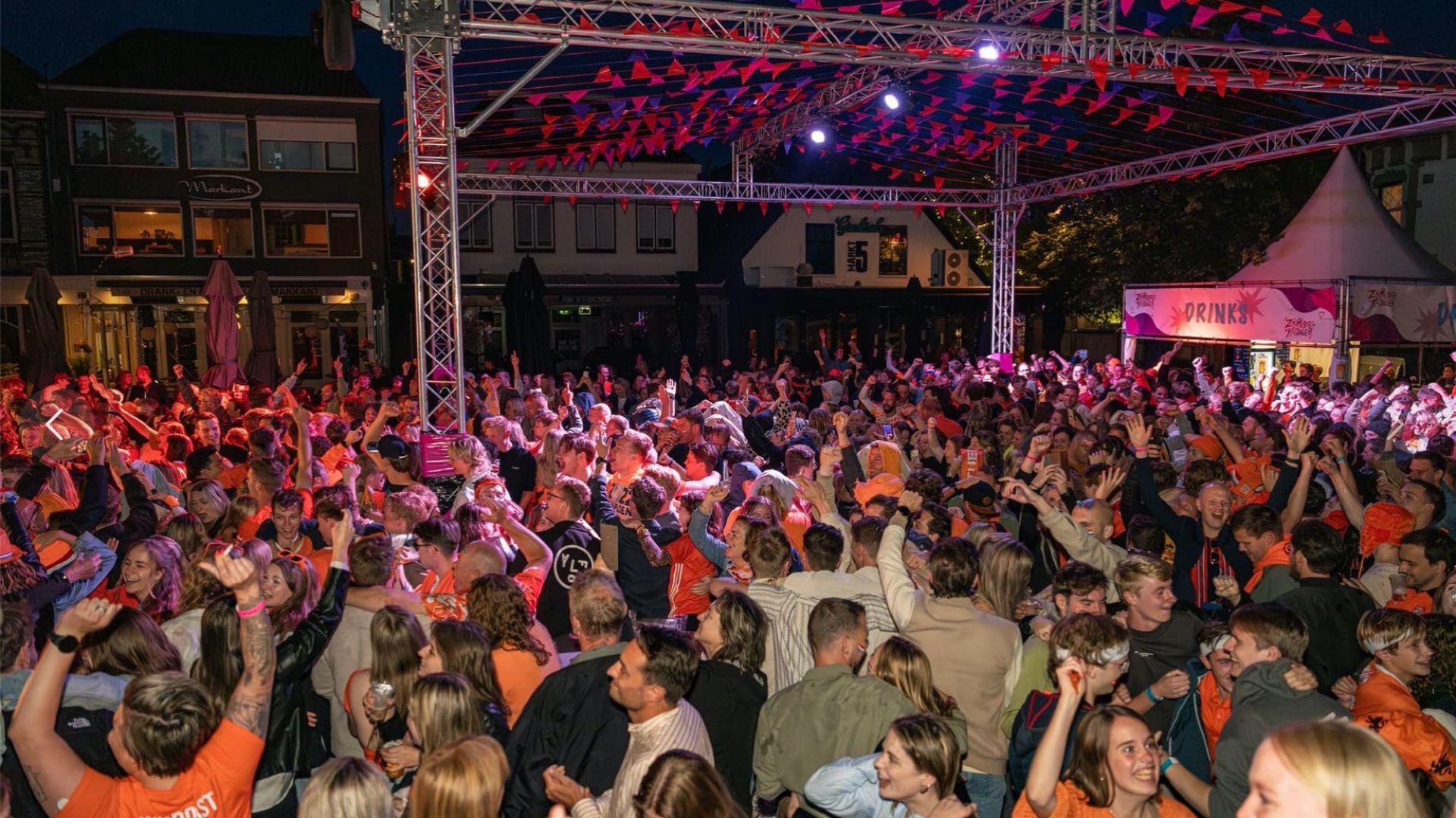 De Markt in Lichtenvoorde tijdens de kwartfinalewedstrijd Nederland-Turkije.