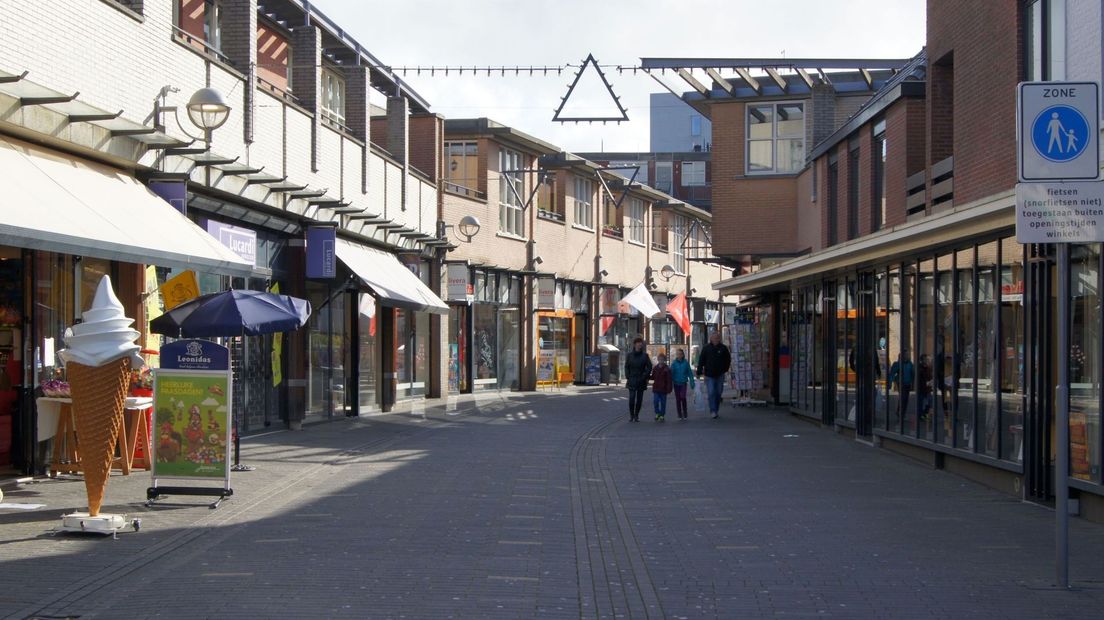 Lege winkelstraat in het centrum van Terneuzen