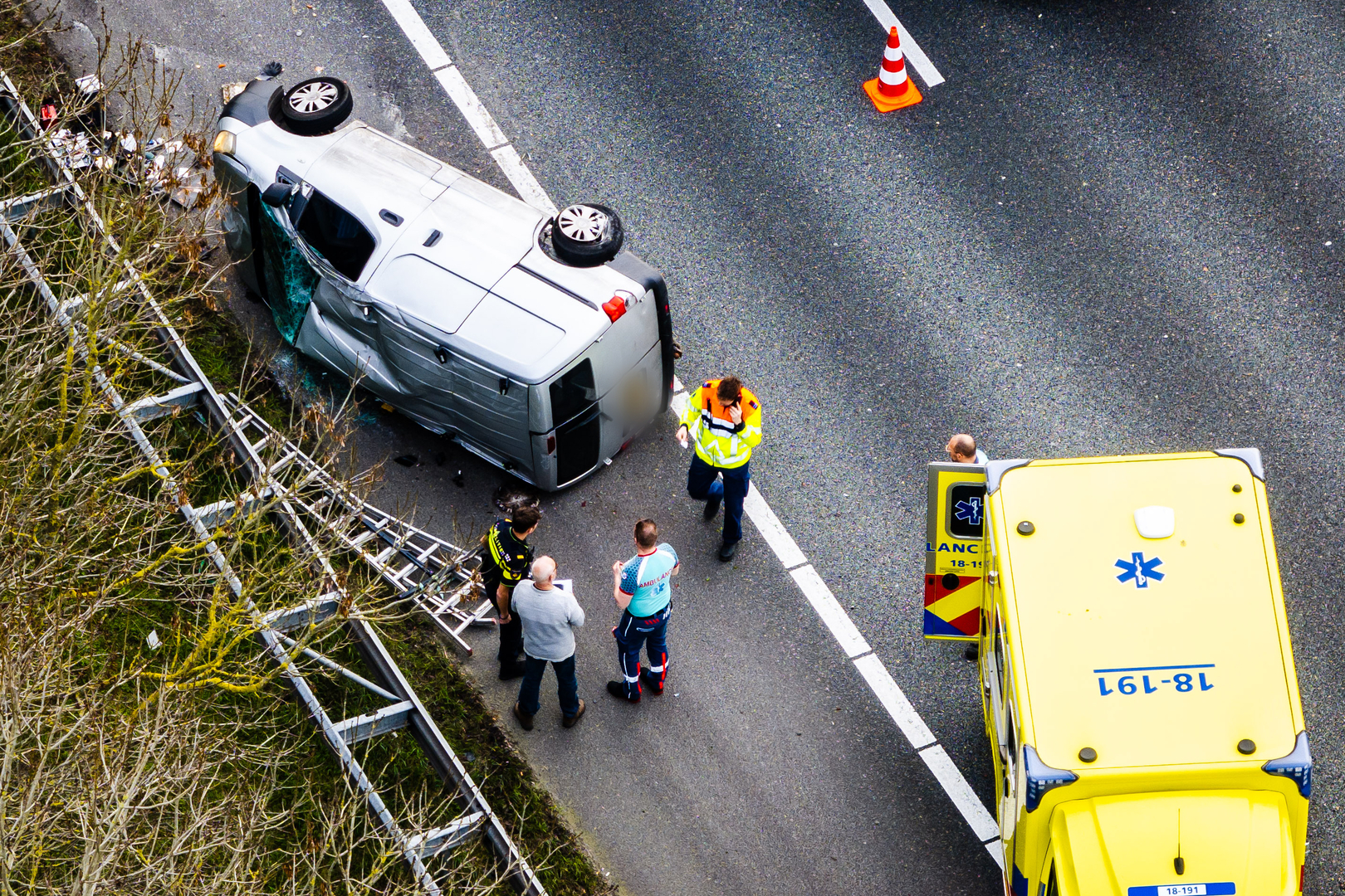 Ongeluk op A16 in avondspits.