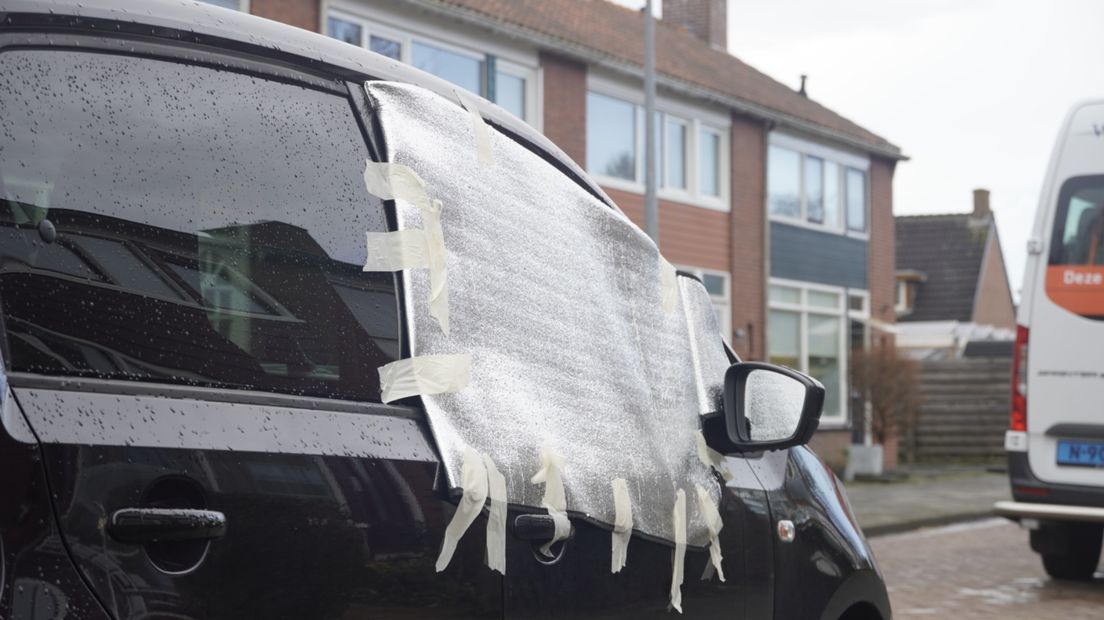 Van meerdere auto's in Winschoten zijn ruiten ingeslagen