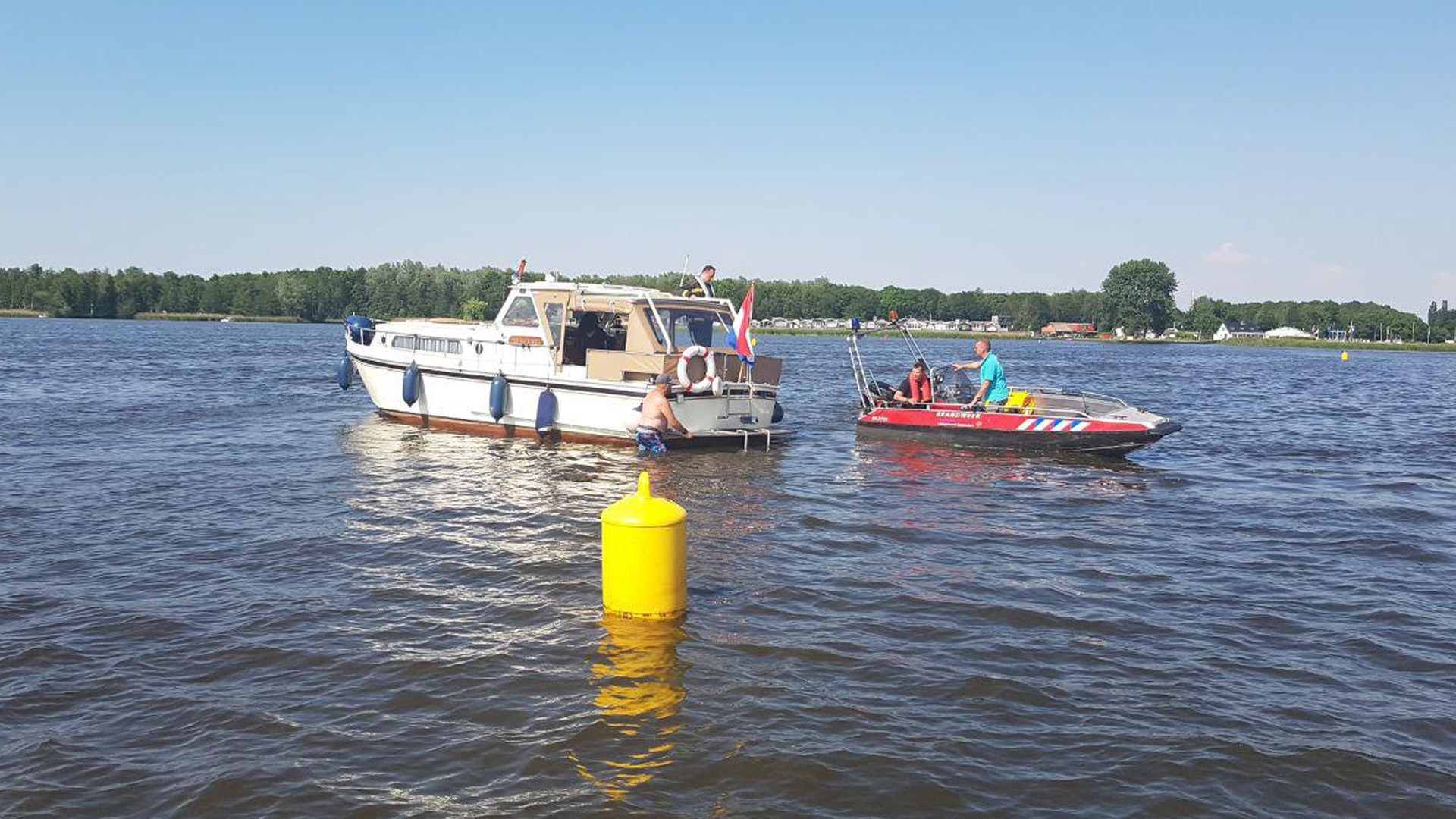 Boot Korte Tijd Vast Op Zandbank Zuidlaardermeer - RTV Noord