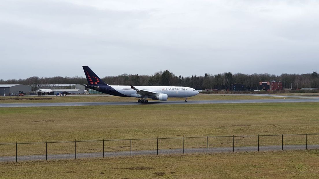 De Airbus A330 die woensdagochtend op Twente Airport landde
