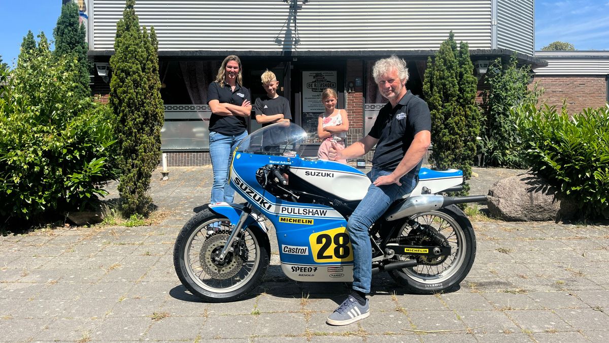 Ook in Emmer-Compascuum kun je je onderdompelen in TT-sferen: 'Je gaat terug in de tijd'