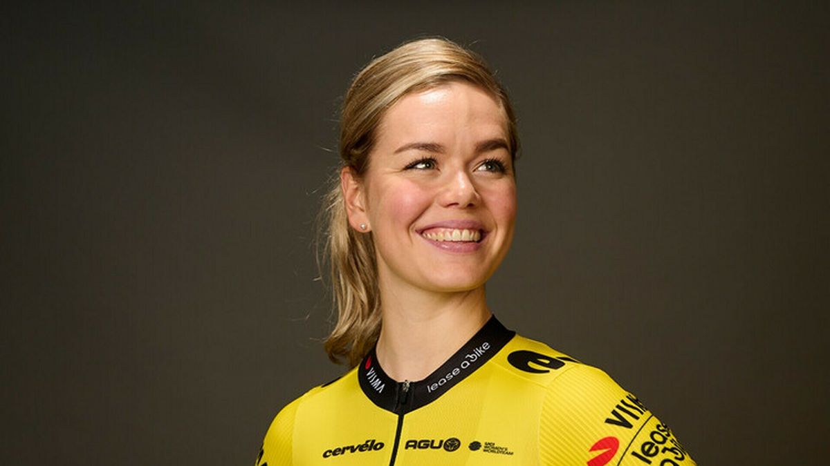 Lieke Nooijen wint Egmont Cycling Race na solo van veertig kilometer