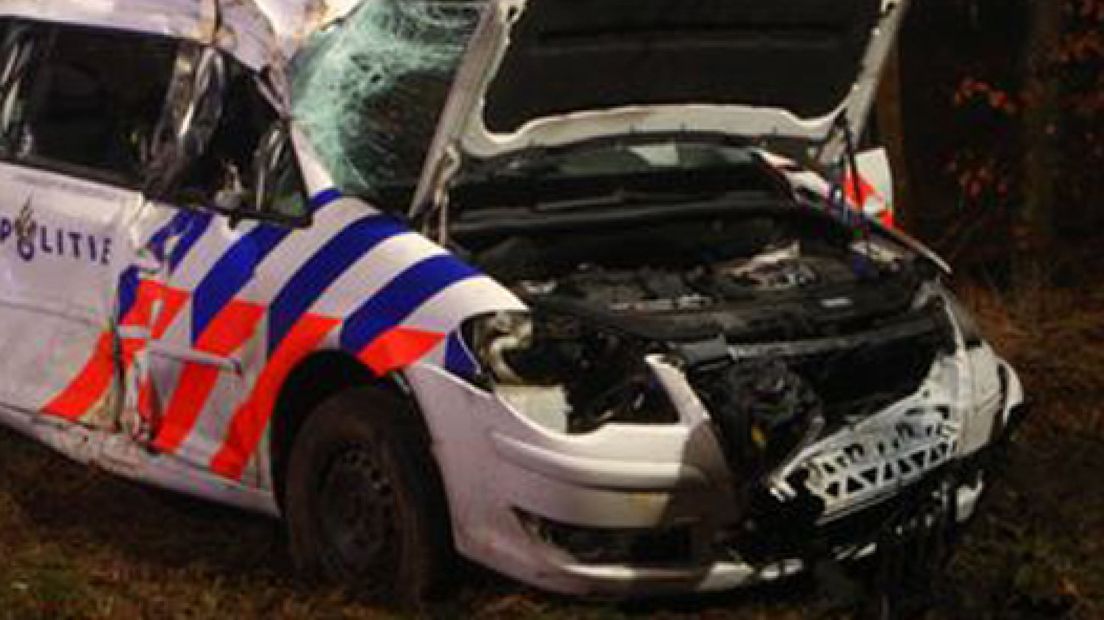 Drankrijder frontaal op politieauto