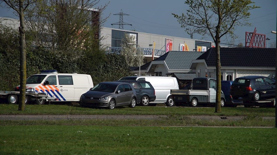 Politie doet onderzoek op woonwagenkamp Deventer