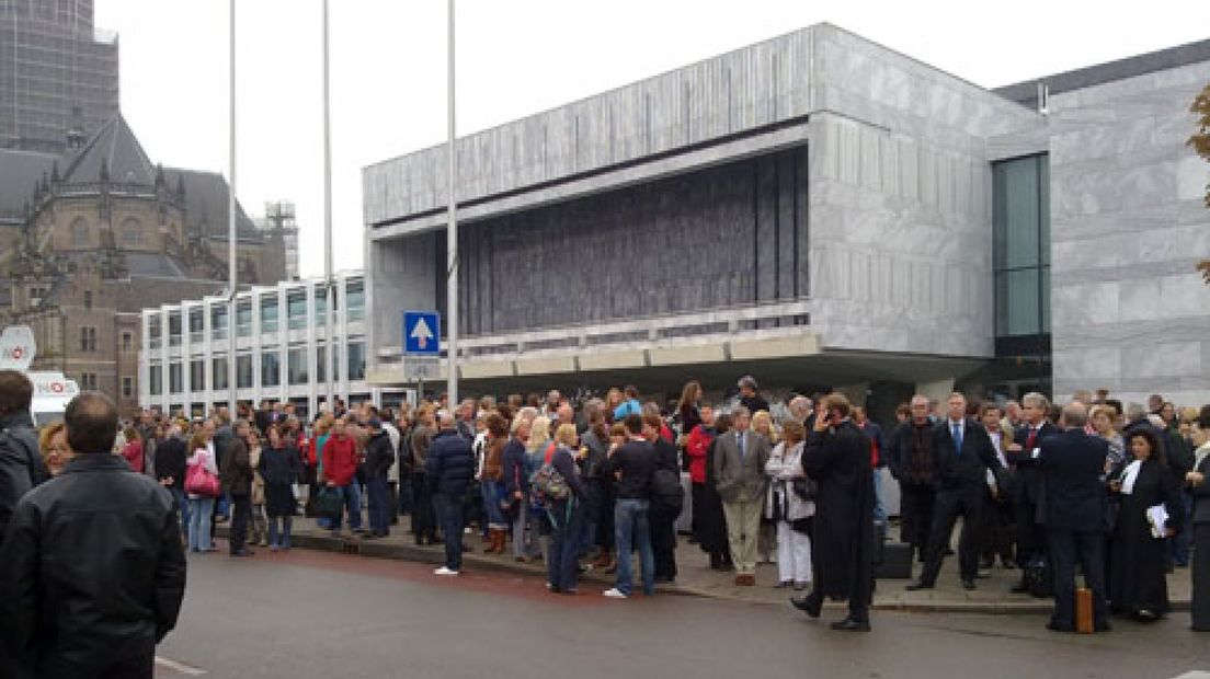 In Arnhem werden dinsdag de zittingen in het Paleis van Justitie voor korte tijd geschorst.