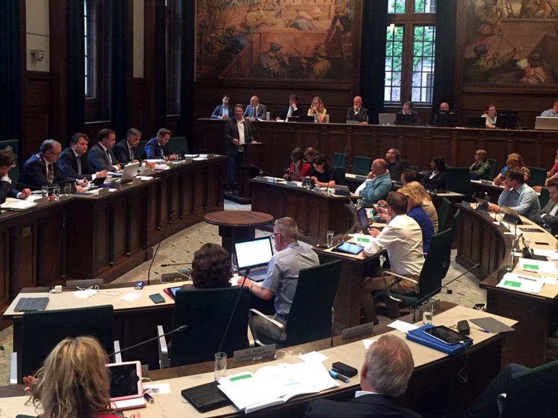 Donderdagochtend begon een spoeddebat over de veranderde politieke verhoudingen op het stadhuis
