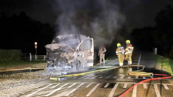 Fataal ongeval A15 • bus in brand. Fataal ongeval A15 • bus in brand.