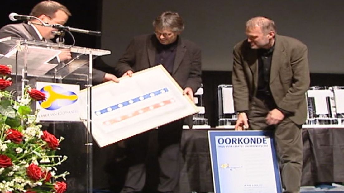 Anbeek en compagnon krijgen prijs Creatief Ondernemerschap in 2001