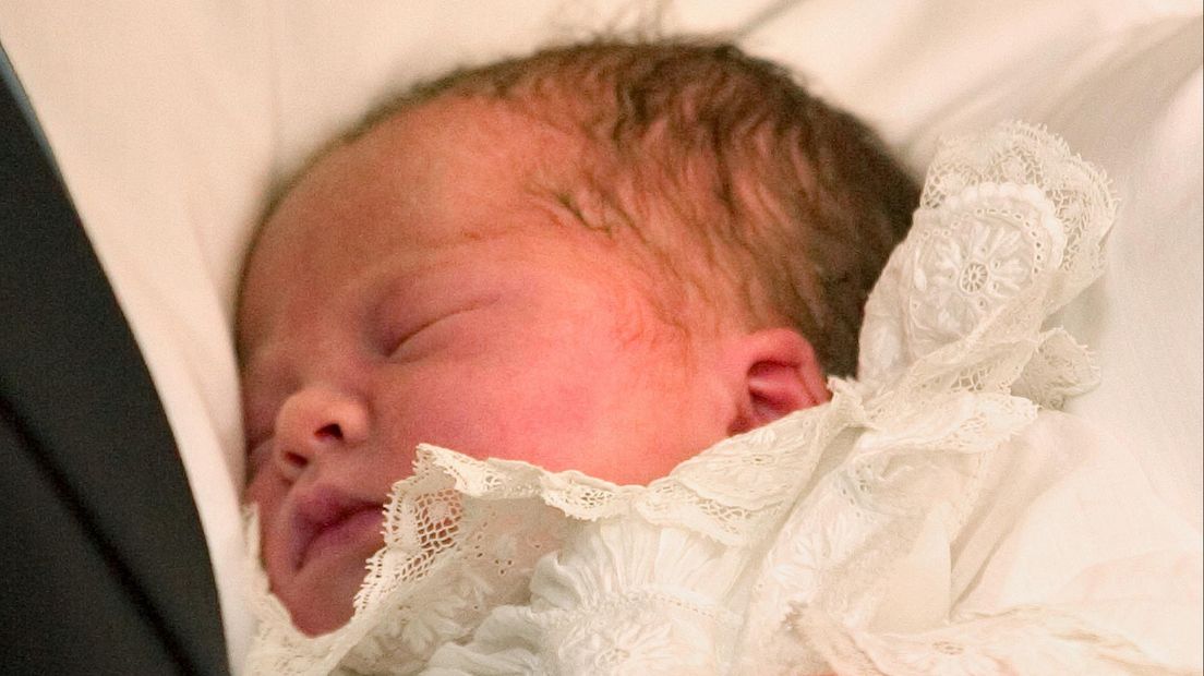 2003: De allereerste foto van de pasgeboren prinses Catharina-Amalia Beatrix Carmen Victoria Prinses van Oranje
