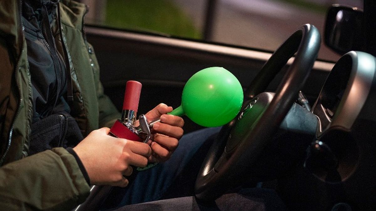 Medeweggebruikers op A58 slaan alarm bij politie: Middelburgse met lachgas achter het stuur