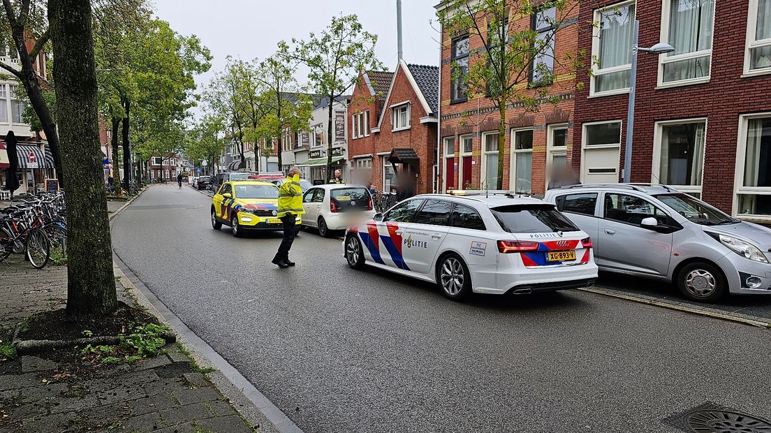 Een politieauto na de aanrijding op de Meeuwerderweg in Stad