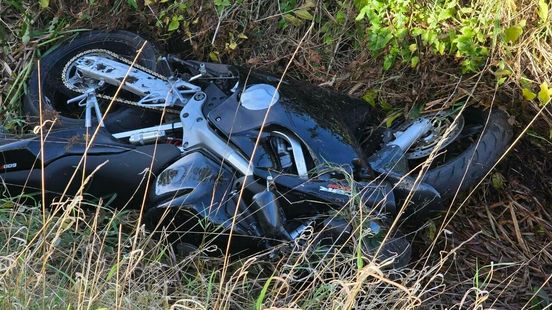 Motorrijder raakt gewond bij ongeluk in Eexterveen Motorrijder raakt gewond bij ongeluk in Eexterveen