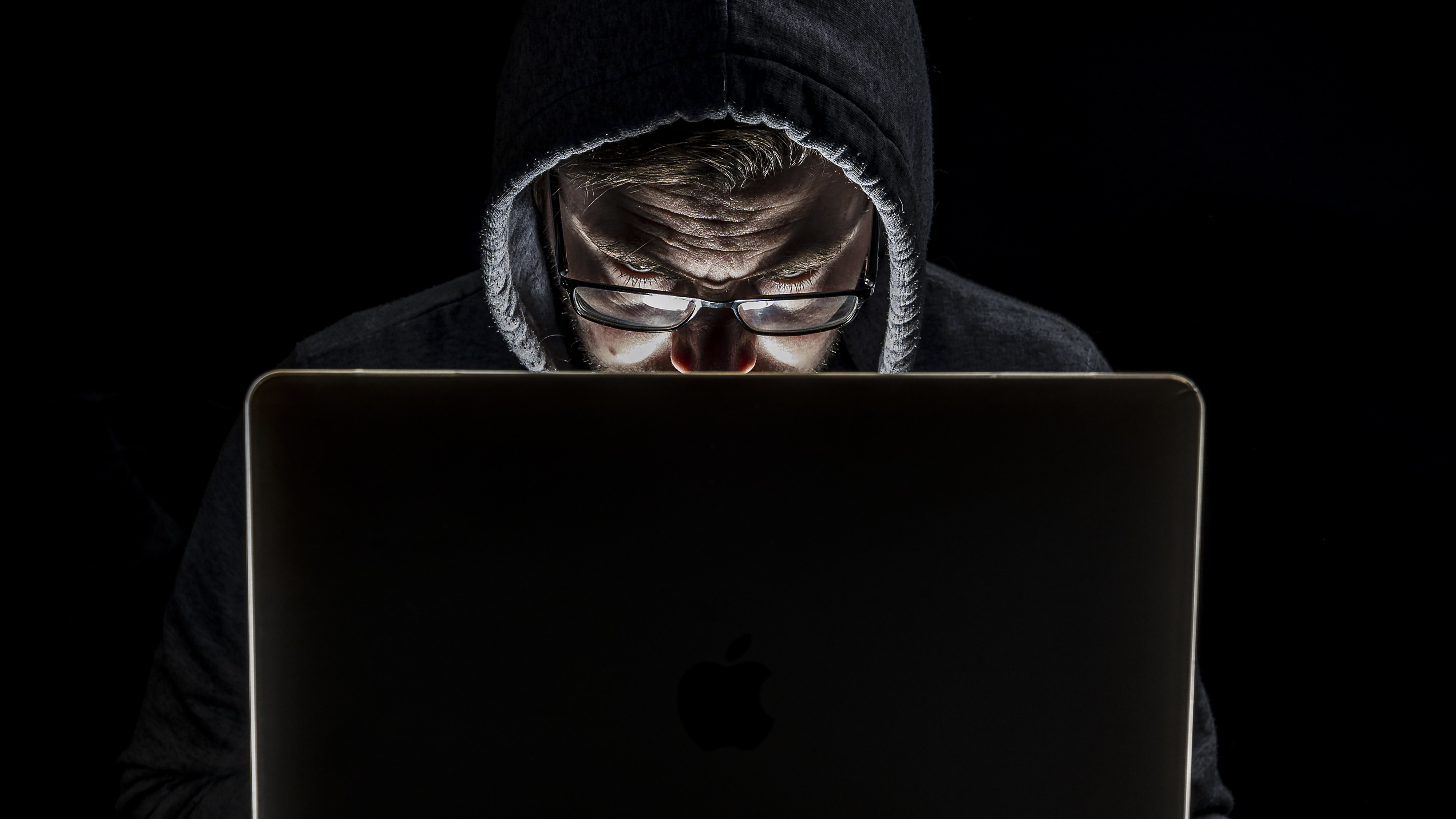 Hieltyd mear hackers en cyberoanfallen: “Minsken ûnderskatte de risiko’s”