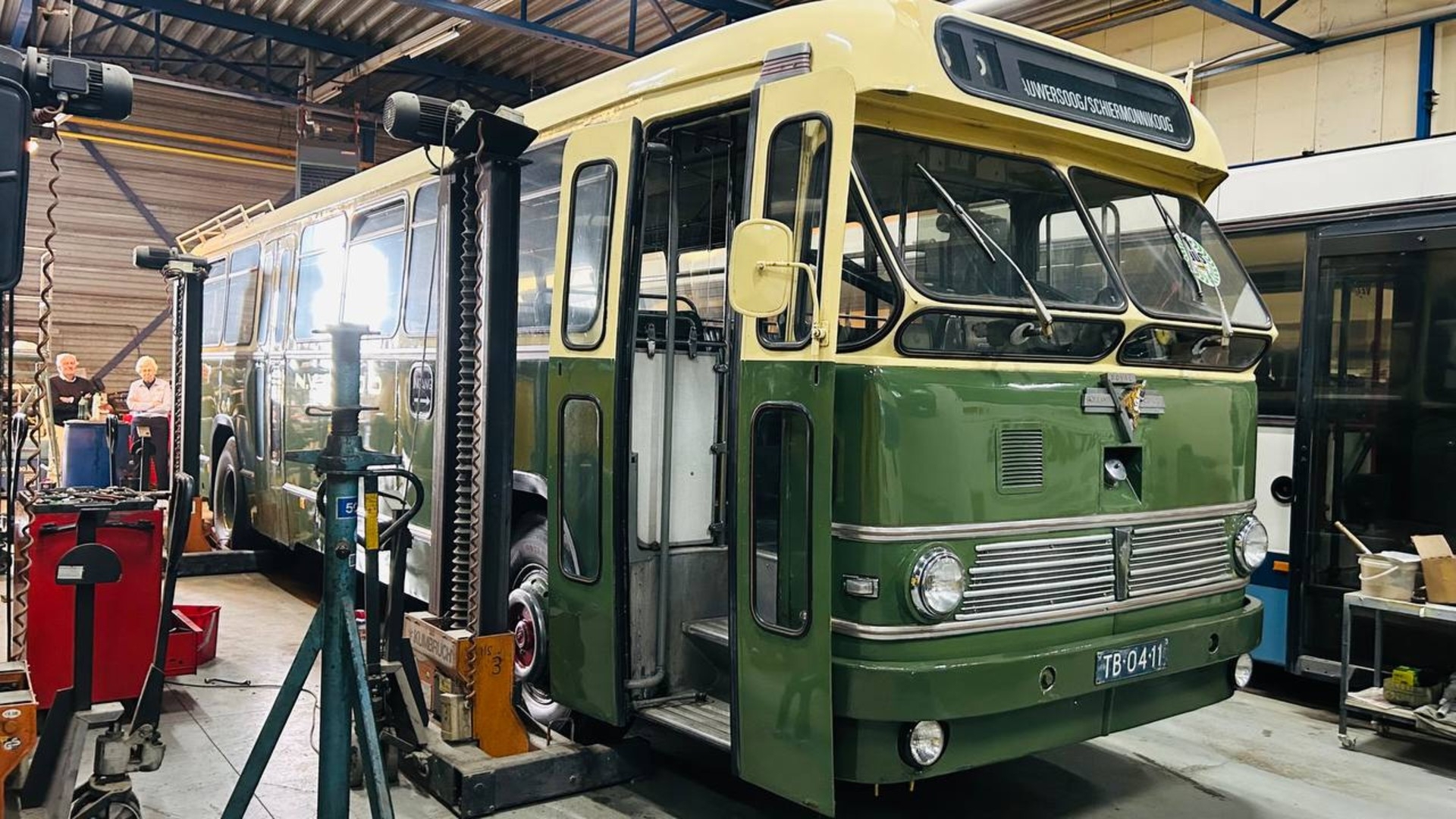 Oudste GADO-bus wordt opgeknapt bij Nationaal Bus Museum: 'Hoe bijzonder wil je het hebben?'