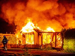 Brand verwoest chalet op resort in Hoogersmilde