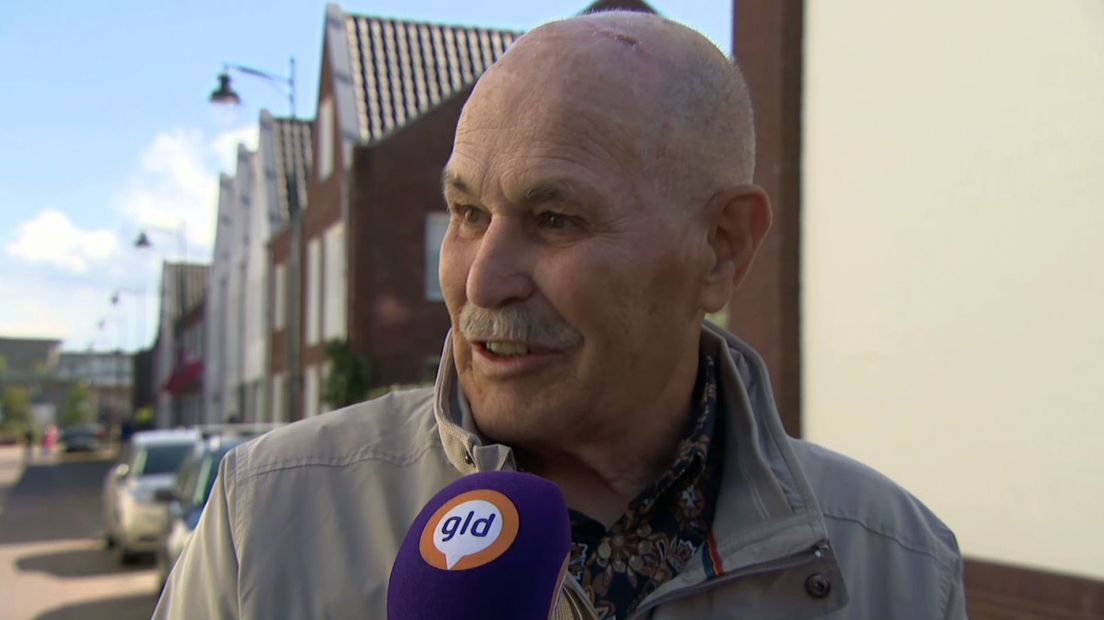 Oud-medewerker Huub Buning van de ENKA-fabriek.