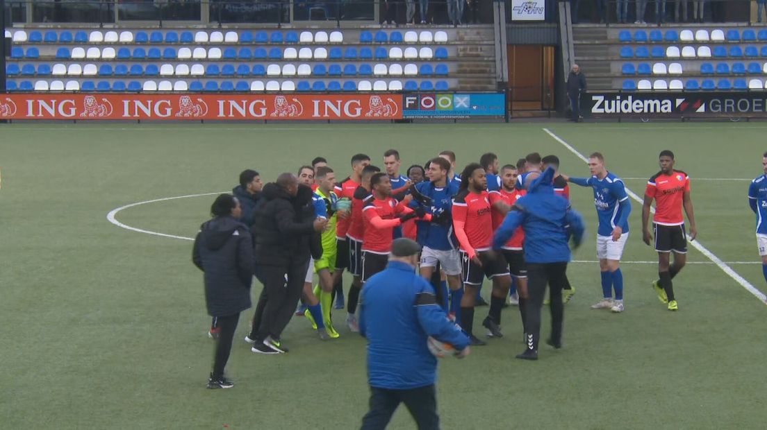 Opstootje tijdens tweede helft Hoogeveen - Leonidas (Rechten: RTV Drenthe)