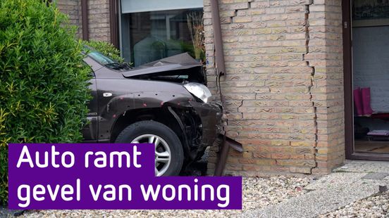 Auto ramt gevel woning