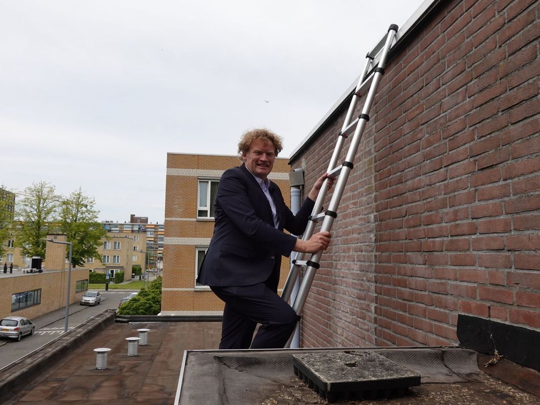 Donald van den Akker van Alex Energie gaat het dak op voor zonnepark