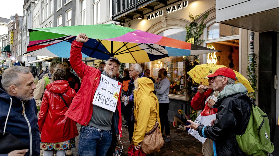 Woensdag 29 september: voor de deur wordt opnieuw geprotesteerd.