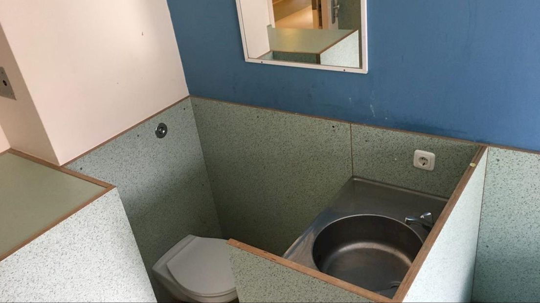 De coronakamers hebben eigen toilet en wastafel