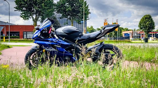 Man rijdt 160 km/u in bebouwde kom en vlucht anderhalf uur voor politie