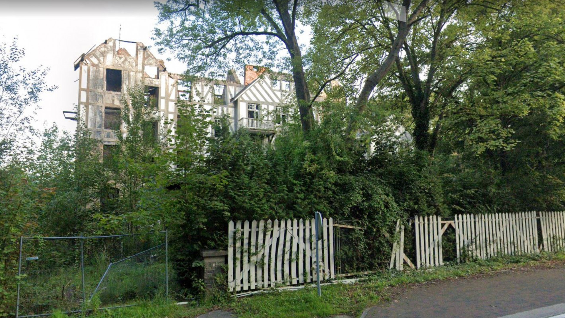 'Krottenkoning' laat ook in België panden verpauperen: 'Wat bezielt hem?'