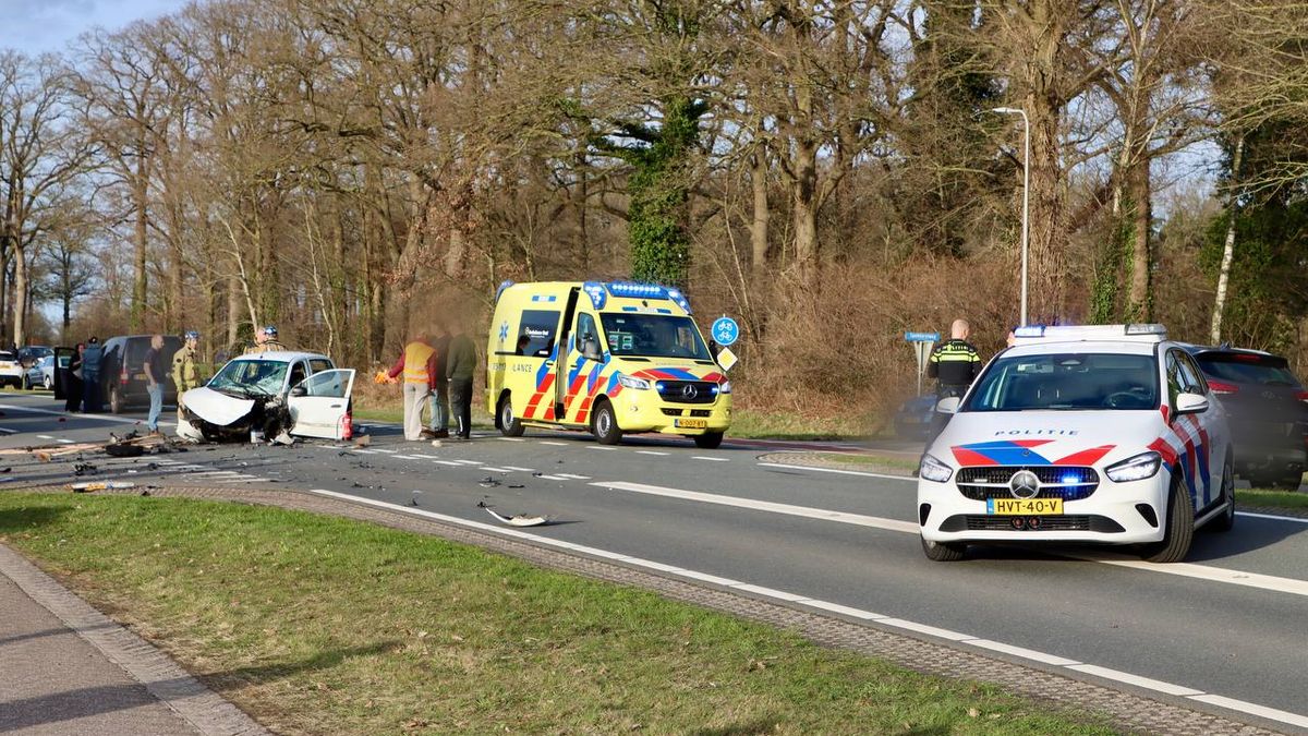 112 Nieuws: Aanrijding met meerdere gewonden in Deurningen