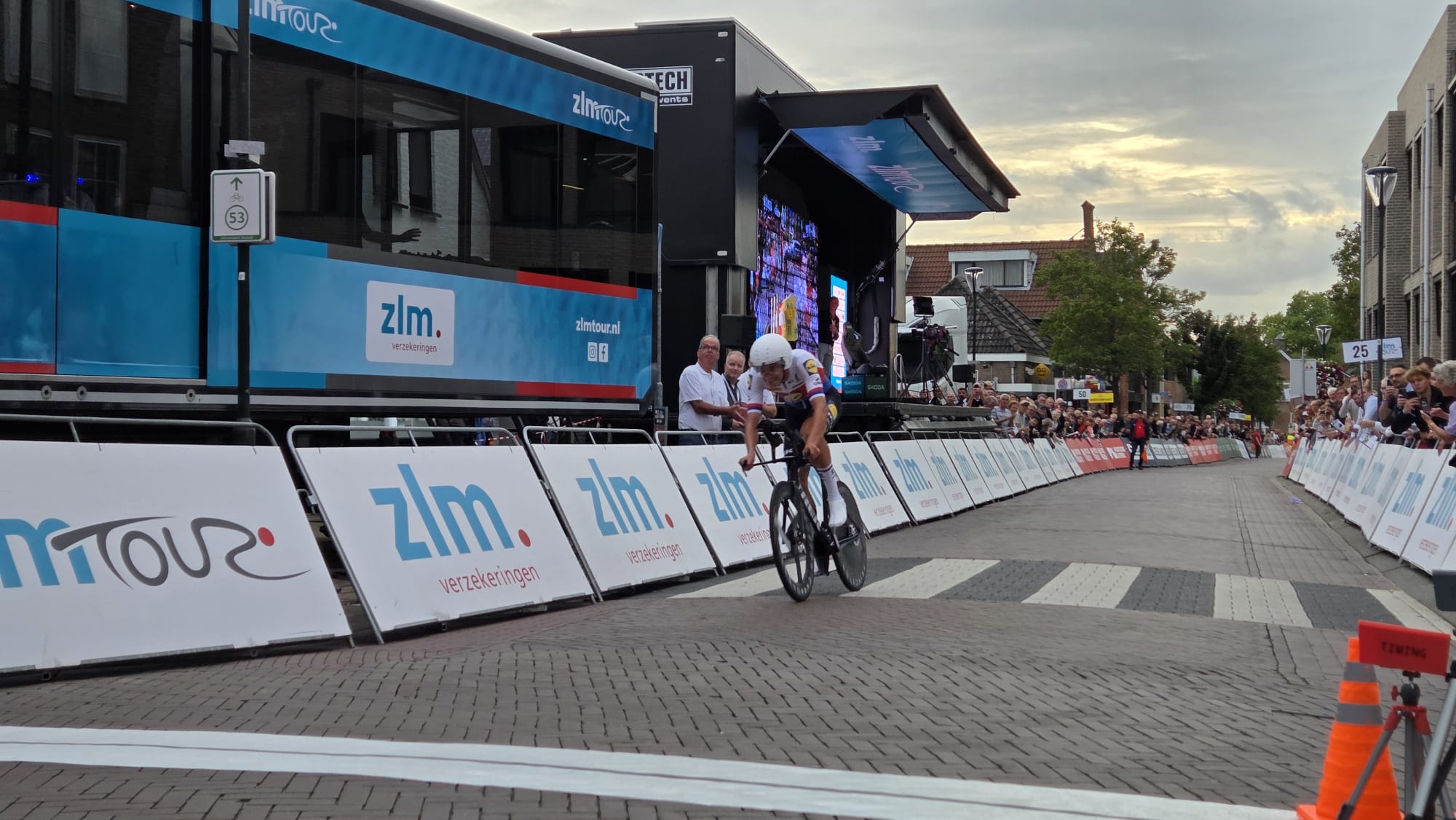 Lees terug: Vacek legt beslag op tijdrit ZLM Tour met ruime voorsprong op concurrentie