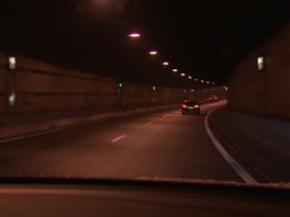 In deze tunnel worden 800 lampen vervangen en dat zorgt voor extra reistijd