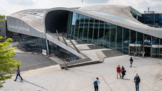 Peperduur Arnhem Centraal bestaat tien jaar, maar dak lekt nog steeds