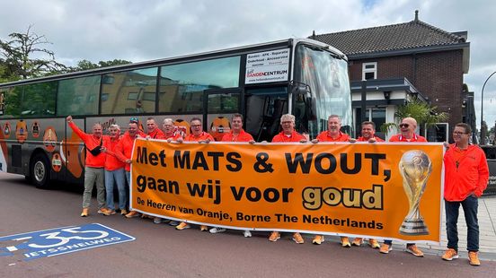 Oranje spandoek uit Borne te groot om WK-stadion in te mogen: 'Een metertje' Home