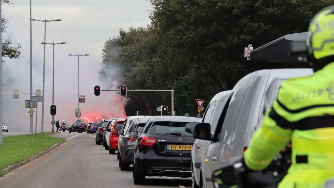 Politiebegeleiding bij rouwstoet Paul Kros.